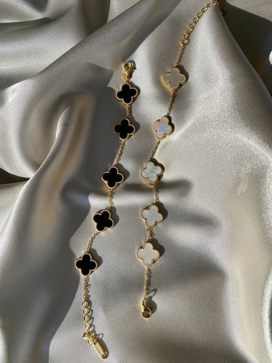 Clover bracelet black and white